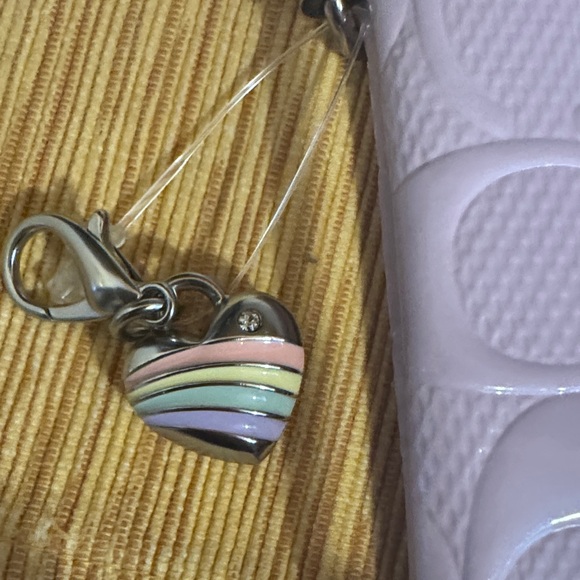 NWT Coach Light Purple Embossed Wristlet - Picture 3 of 11